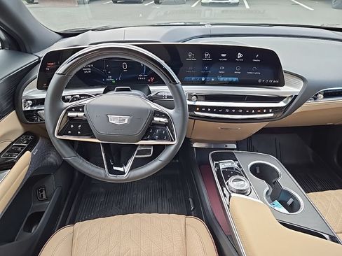 Used 2026 Cadillac Lyriq Signature Luxury w/ Nappa Leather Package AWD/4WD image 15