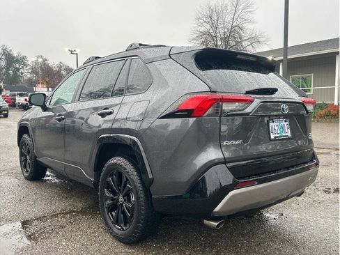 Used 2022 Toyota RAV4 SE image 5