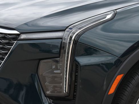Used 2024 Cadillac XT4 Premium Luxury w/ Cold Weather Package FWD image 27