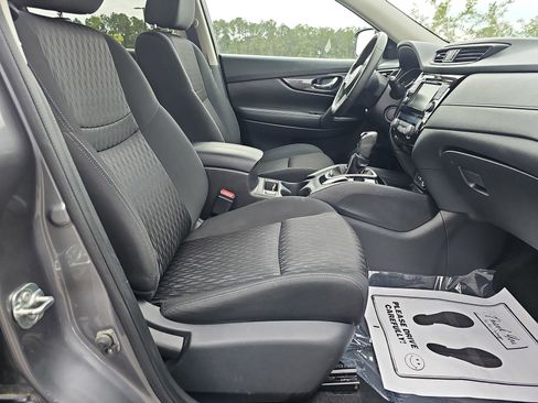 Used 2018 Nissan Rogue SV AWD/4WD image 11
