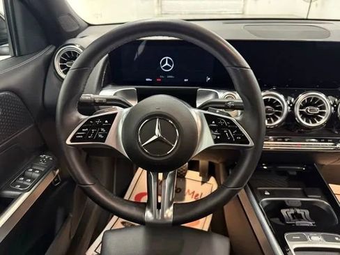 Used 2025 Mercedes-Benz GLB 250 image 14