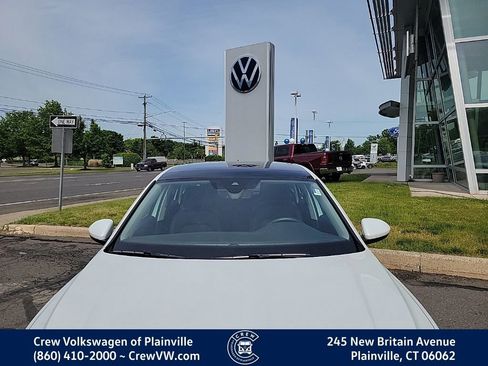 Certified 2023 Volkswagen Jetta SE w/ Panoramic Sunroof Package FWD image 25