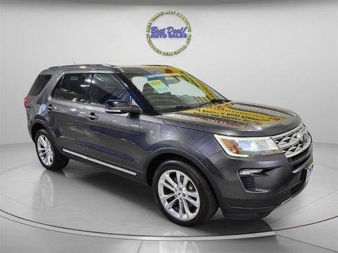 Used 2018 Ford Explorer XLT w/ Equipment Group 202A AWD/4WD image 8