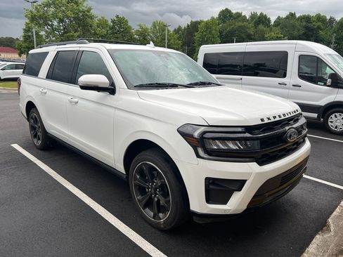 Used 2022 Ford Expedition Max Limited RWD image 2