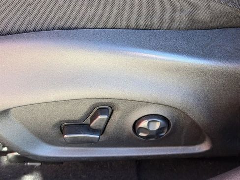 Used 2018 Jeep Renegade Latitude w/ Popular Equipment Group image 20