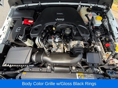 Used 2021 Jeep Wrangler Unlimited Sahara AWD/4WD image 17