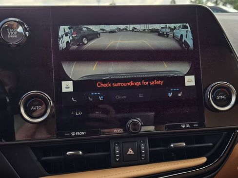 Used 2025 Lexus NX 250 FWD w/ Towing Package (2000 Lbs) image 17