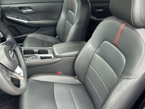 Used 2022 Nissan Sentra SR w/ SR Premium Package image 14