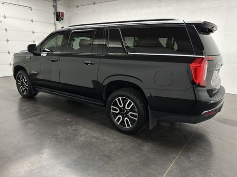 Used 2023 GMC Yukon XL AT4 image 7