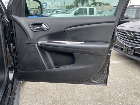Used 2018 Dodge Journey SXT w/ Connectivity Group FWD image 22