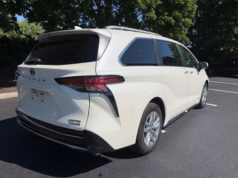 Used 2021 Toyota Sienna Limited FWD image 5
