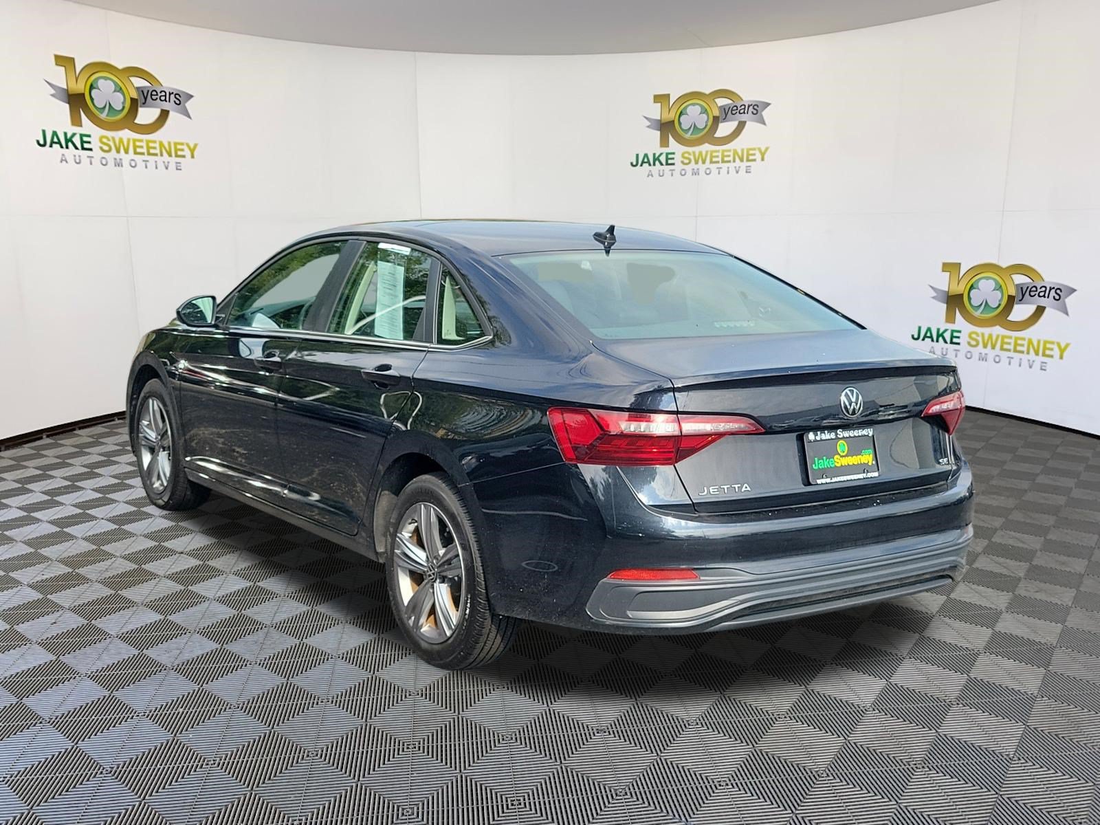 Used 2024 Volkswagen Jetta SE FWD image 4