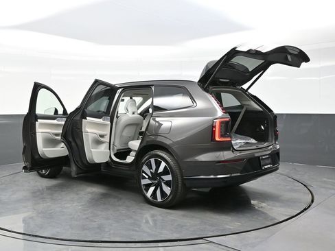 New 2025 Volvo EX90 Ultra image 32