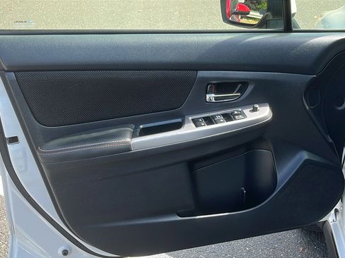 Used 2017 Subaru Crosstrek 2.0i Premium image 11