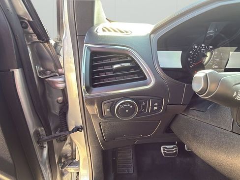 Used 2022 Ford Edge ST image 18