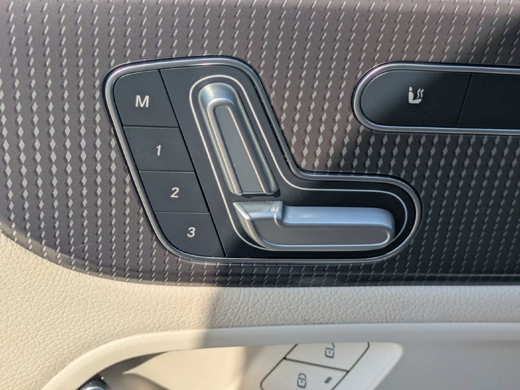 Used 2022 Mercedes-Benz GLB 250 image 22