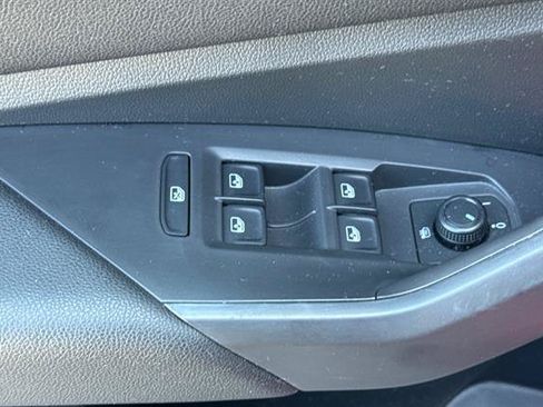 Used 2020 Volkswagen Jetta SE w/ SE Cold Weather Package FWD image 11