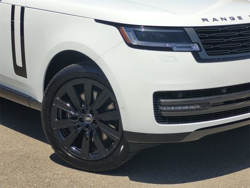 New 2025 Land Rover Range Rover Long Wheelbase SE image 6