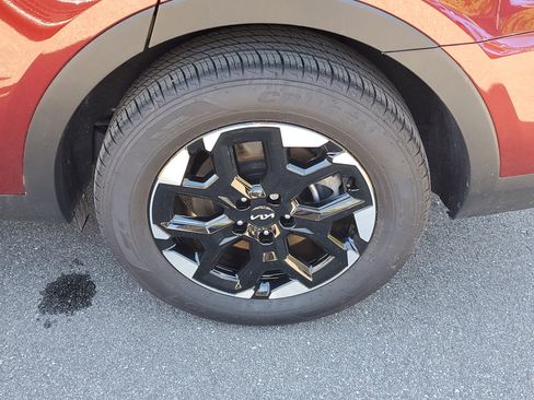 Certified 2024 Kia Sorento S w/ Panoramic Sunroof Package image 40