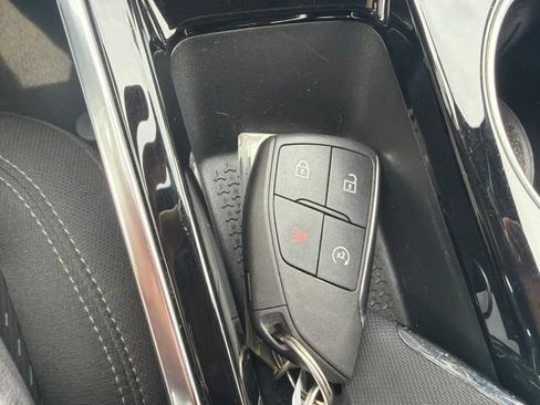 Used 2025 Chevrolet Equinox LT AWD/4WD image 4