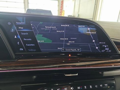 Certified 2023 Cadillac Escalade Premium Luxury w/ Performance Package image 24