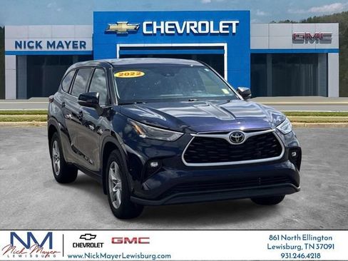 Used 2022 Toyota Highlander LE AWD/4WD image 1