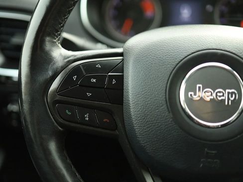 Used 2019 Jeep Cherokee Trailhawk AWD/4WD image 20