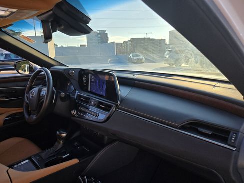 Used 2023 Lexus ES 350 w/ Premium Package FWD image 30