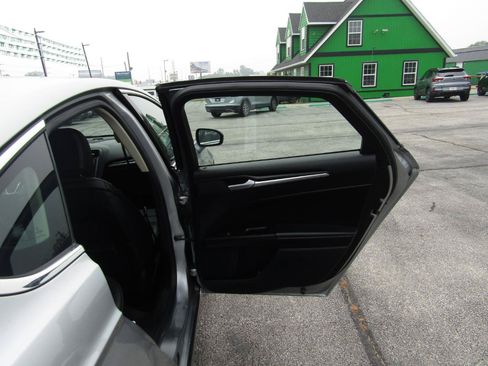 Used 2020 Ford Fusion Titanium AWD/4WD image 21