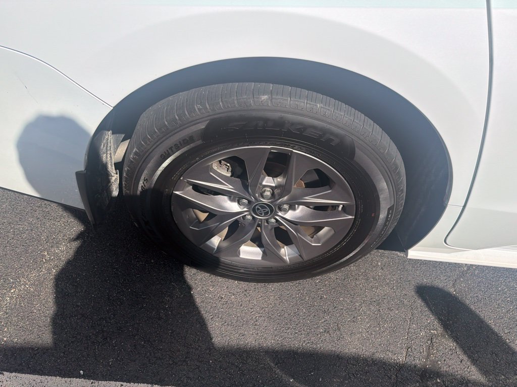 Used 2023 Toyota Sienna LE FWD image 11