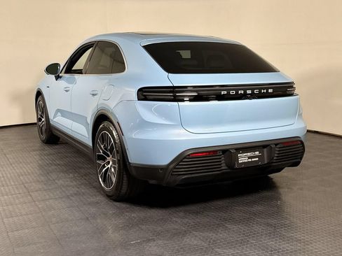 Certified 2025 Porsche Macan 4S Electric AWD/4WD image 3
