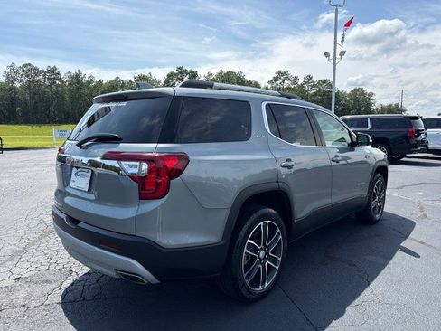 Used 2023 GMC Acadia SLT w/ Preferred Package FWD image 3