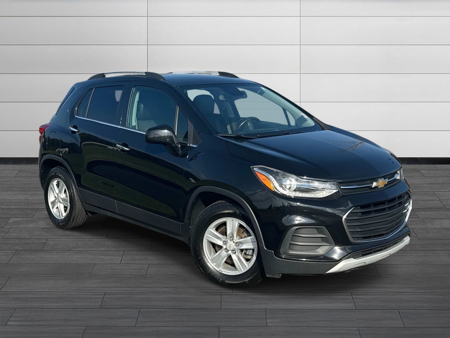 Used 2020 Chevrolet Trax LT w/ LT Convenience Package FWD image 2