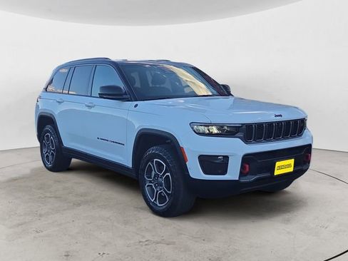 Used 2022 Jeep Grand Cherokee Trailhawk w/ ADV Protech Group II AWD/4WD image 7