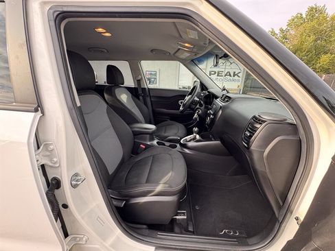 Used 2017 Kia Soul + FWD image 31