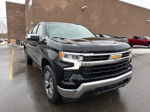 Used 2023 Chevrolet Silverado 1500 LT image 2
