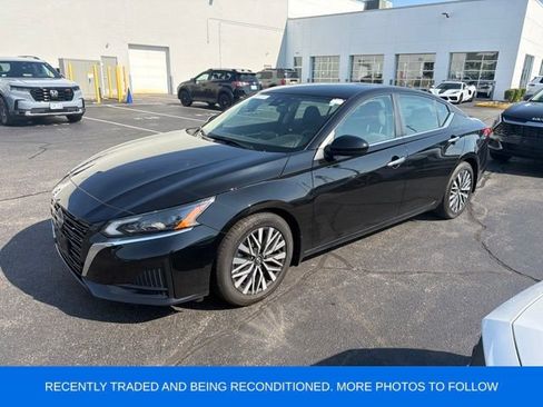 Used 2023 Nissan Altima 2.5 SV FWD image 2