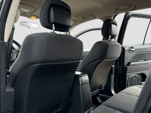 Used 2012 Jeep Compass Latitude FWD image 6