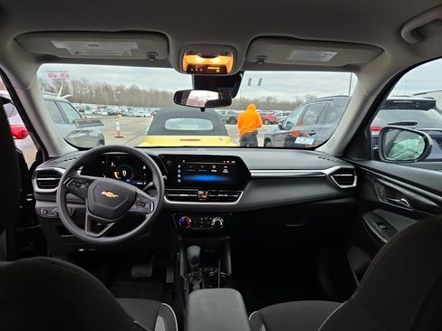 Used 2025 Chevrolet TrailBlazer LT w/ Driver Confidence Package image 5