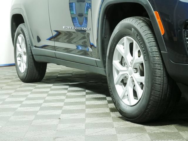 Used 2023 Jeep Grand Cherokee Limited w/ Trailer Tow Prep Group (B) AWD/4WD image 8