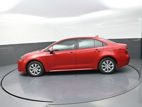 Used 2021 Toyota Corolla LE FWD image 34