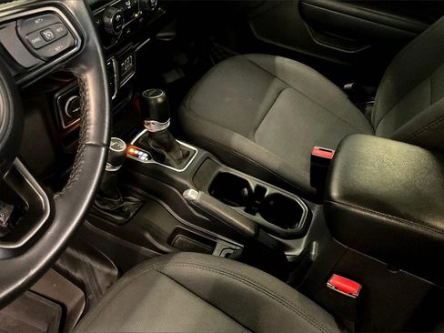 Used 2022 Jeep Gladiator Willys image 15