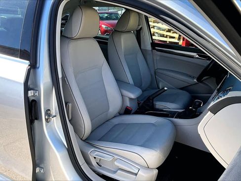 Used 2018 Volkswagen Passat 2.0T SE image 8