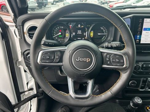 Used 2024 Jeep Wrangler Unlimited Sahara AWD/4WD image 16
