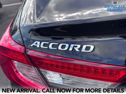 Used 2018 Honda Accord Touring image 9