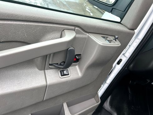 Used 2023 GMC Savana 2500 w/ Driver Convenience Package image 10