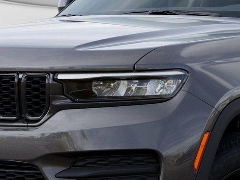 New 2025 Jeep Grand Cherokee Altitude image 10