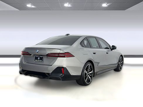 Certified 2025 BMW 530i 530i w/ Executive Package image 9