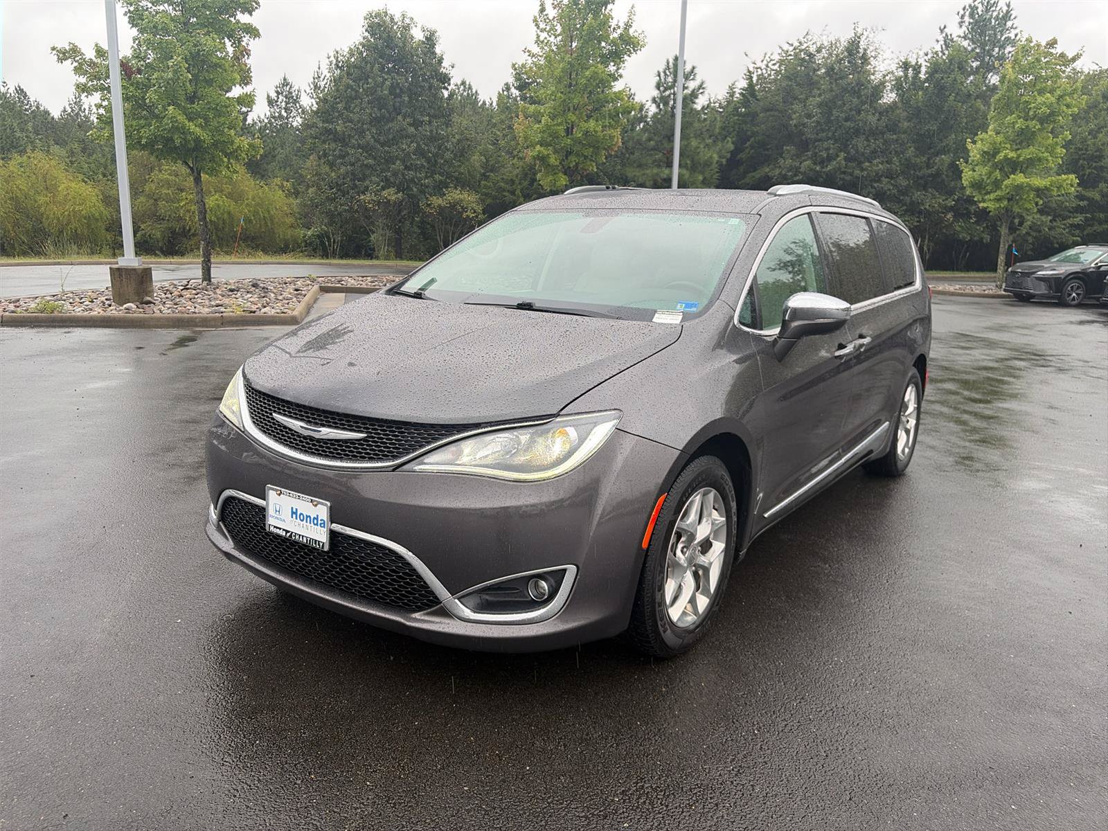 Used 2017 Chrysler Pacifica Limited FWD image 3