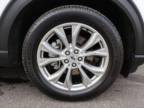 Used 2021 Ford Explorer XLT w/ Equipment Group 202A image 12